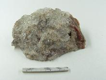 Quarz, Var. Achat mit Pseudomorphosen nach fasrigem Mineral, MfNC Inv.-Nr. M13121a